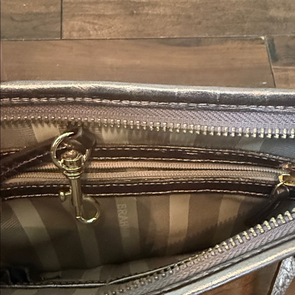 Brahmin Pewter Leather Elegant Crocodile-Embossed Crossbody Bag. Like New. - Picture 7 of 8